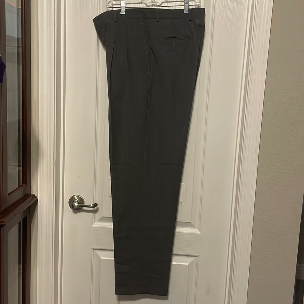Dockers men’s slacks with pockets and front and back